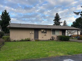 5555 SE Gill St in Milwaukie, OR - Building Photo