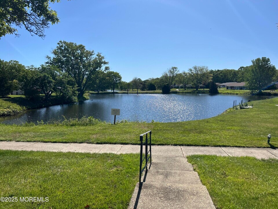 246B Jefferson Ct in Lakewood, NJ - Building Photo