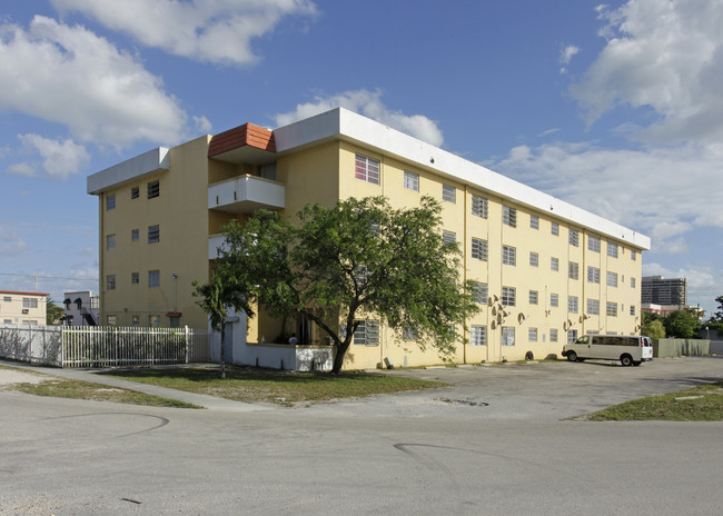 Biscayne Tower Apartments in Miami, FL - Building Photo - Building Photo