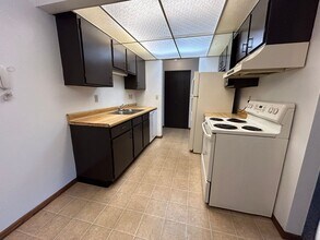 671 24th St W in Dickinson, ND - Building Photo - Building Photo