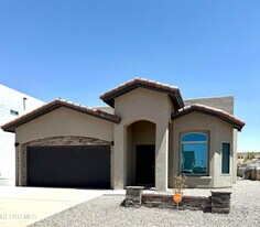 10148 Texas Madrone Dr in Socorro, TX - Building Photo