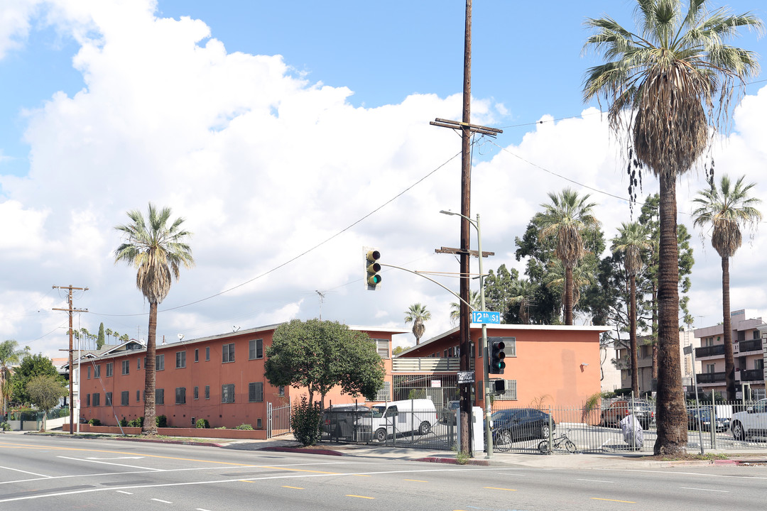 Grand View Street Apartments in Los Angeles, CA - Foto de edificio