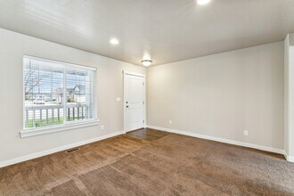 2914 W Sunny Cove St in Meridian, ID - Building Photo - Building Photo