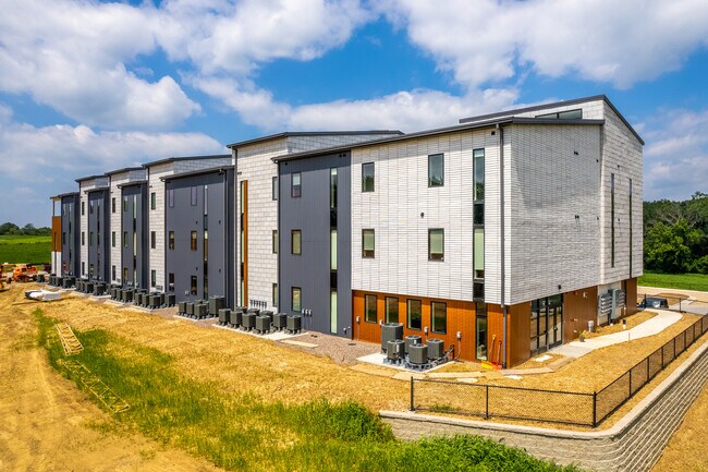 Briar Grove Apartments (Building D) in Decorah, IA - Building Photo - Building Photo