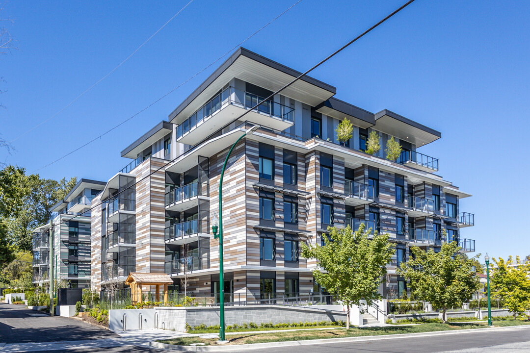 Park House in Vancouver, BC - Building Photo