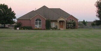 11323 N 129th E Ave in Owasso, OK - Building Photo