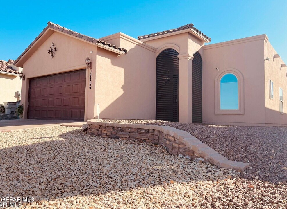 14406 Loma Chica in El Paso, TX - Building Photo