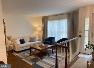 10775 Brewer House Rd in Rockville, MD - Building Photo - Building Photo