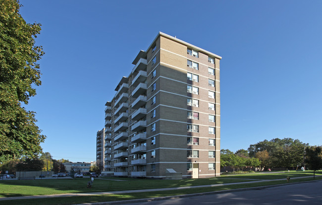 Hillhurst Park in Toronto, ON - Building Photo - Building Photo