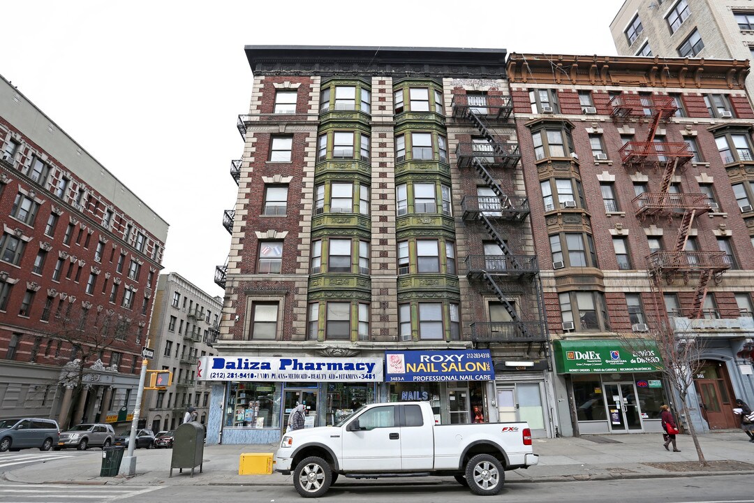 West Broadway Residence in New York, NY - Building Photo