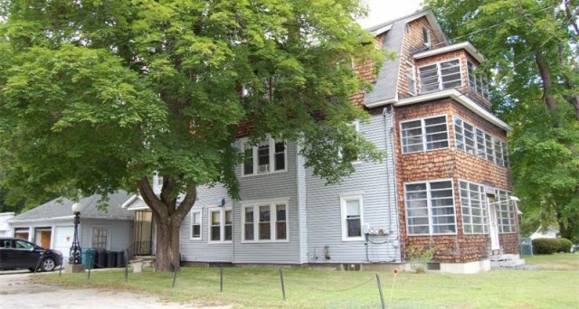 206 Lincoln Ave in Rumford, ME - Foto de edificio