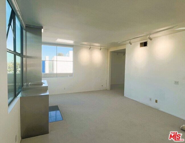 2218 Main St in Santa Monica, CA - Building Photo - Building Photo