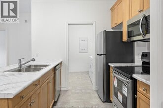 1888 Westview 207 in Lasalle, ON - Building Photo - Building Photo