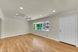 895 Raleigh Dr in Toms River, NJ - Building Photo - Building Photo