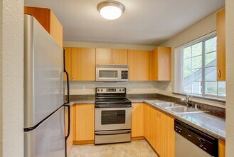 Sammamish View in Bellevue, WA - Foto de edificio - Building Photo