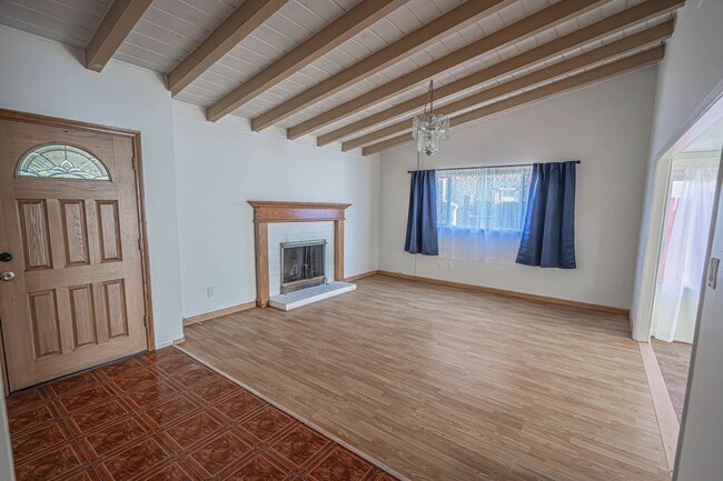 14848 Strathern St in Los Angeles, CA - Building Photo - Building Photo