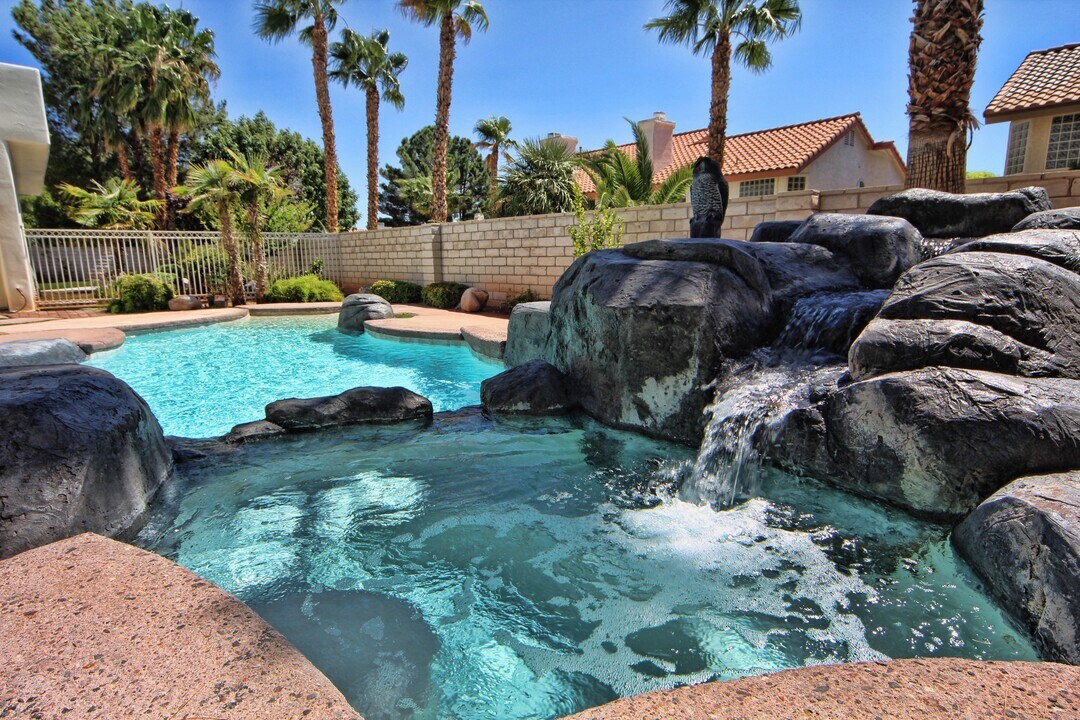 2312 Glenbrook Way in Las Vegas, NV - Foto de edificio