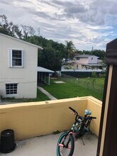 725 SW 8th Ave-Unit -A in Hallandale Beach, FL - Foto de edificio - Building Photo