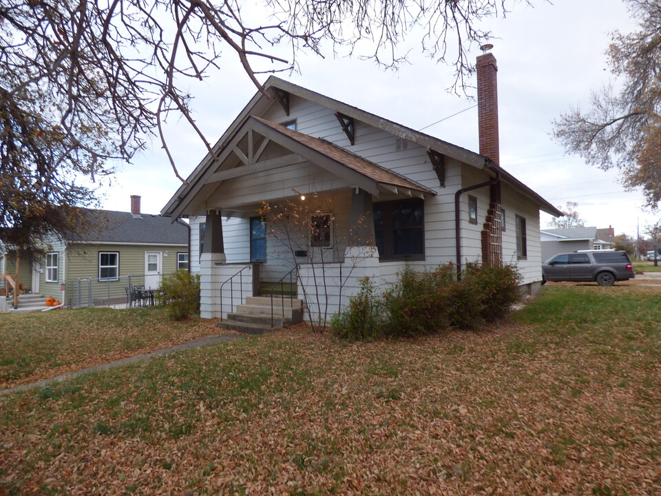 823 W Boulevard St in Lewistown, MT - Building Photo