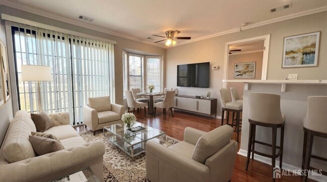 336 Cozzens Ct in East Brunswick, NJ - Building Photo - Building Photo