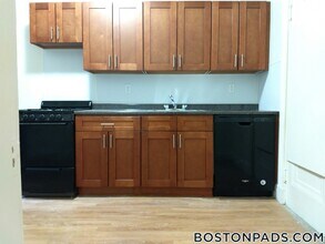 1820 Commonwealth Ave in Boston, MA - Building Photo - Building Photo