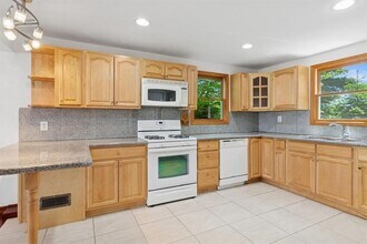 16 Hazel Ave in Livingston, NJ - Building Photo - Building Photo
