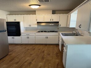 1315 Kingston Rd in Norman, OK - Building Photo - Building Photo
