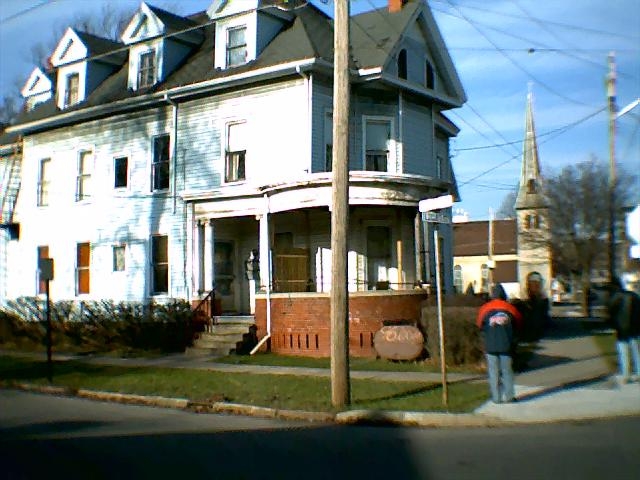 96 Locust St in Lockport, NY - Building Photo