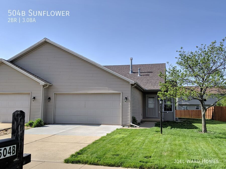 504B Sunflower St in Savoy, IL - Building Photo