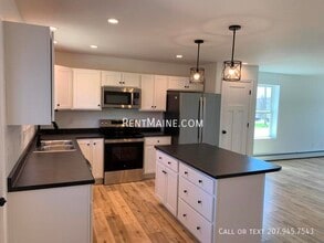 66 Wildwood Dr in Bangor, ME - Foto de edificio - Building Photo