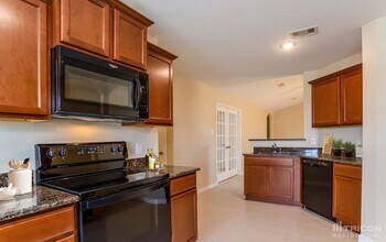 928 American Monarch Dr in La Marque, TX - Building Photo - Building Photo