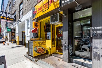 231 Thompson St in New York, NY - Foto de edificio - Building Photo