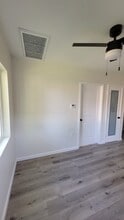 9948 Bevis Ave, Unit 1/2 in Mission Hills, CA - Foto de edificio - Building Photo