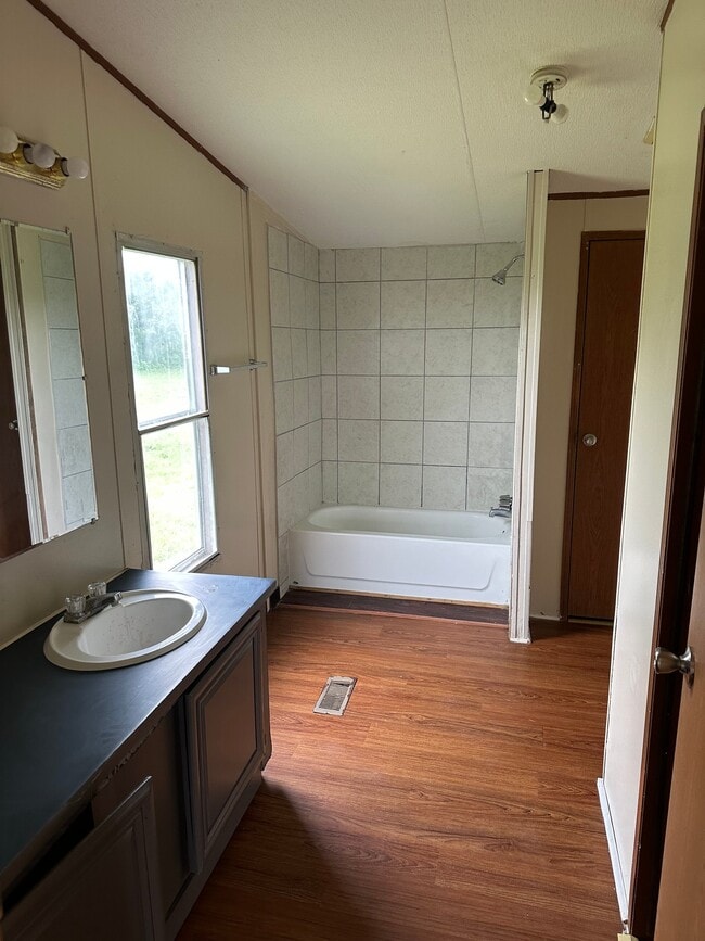 330 Lorena Meadows Dr in Lorena, TX - Foto de edificio - Building Photo