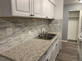 7625 Quincy E Ave, Unit 101 in Denver, CO - Building Photo