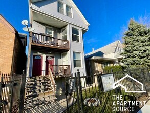 3434 W Drummond Pl, Unit 3 in Chicago, IL - Building Photo - Building Photo