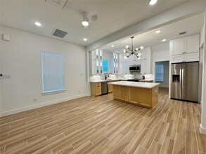 1406 38th St in Galveston, TX - Building Photo - Building Photo