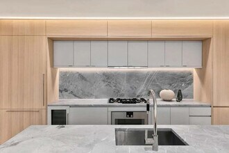 100 Vandam St in New York, NY - Building Photo - Building Photo