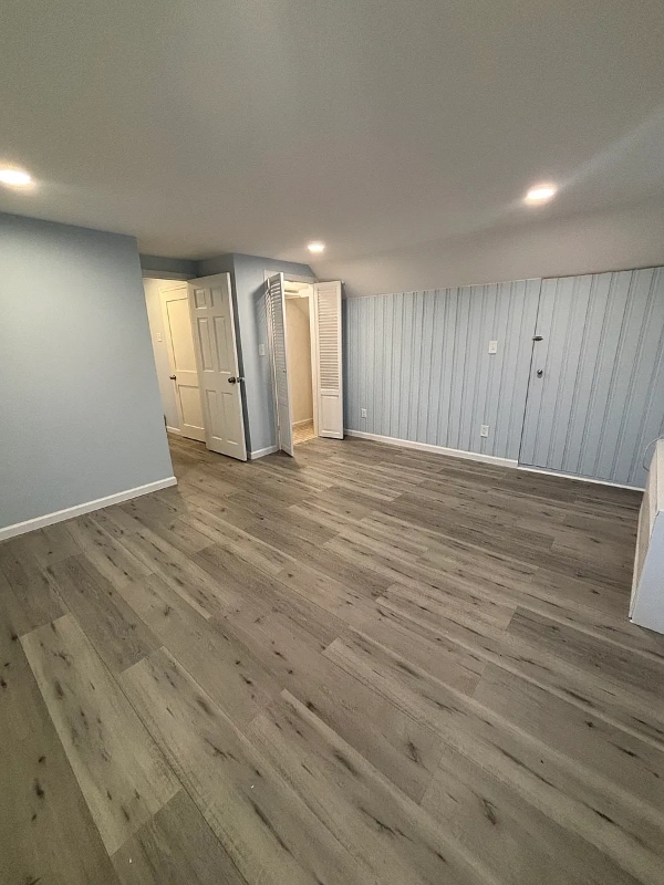 114 E Meadow Ave in East Meadow, NY - Foto de edificio - Building Photo