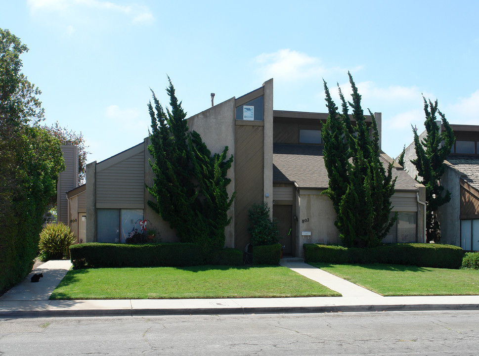 800-802 Janetwood Dr in Oxnard, CA - Building Photo