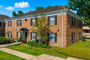 Village Place in Houston, TX - Building Photo