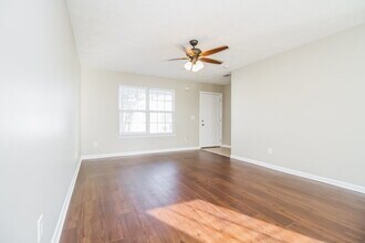 129 Berele Shepsele Ln in La Vergne, TN - Building Photo - Building Photo