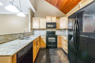 112 Padre Dr in Broussard, LA - Building Photo - Building Photo