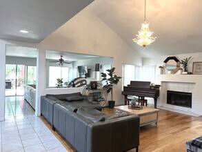 10841 Portobelo Dr, Unit Portobelo in San Diego, CA - Foto de edificio - Building Photo