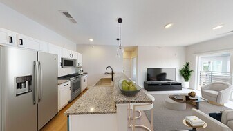 855 S Washington Ave in Lansing, MI - Building Photo