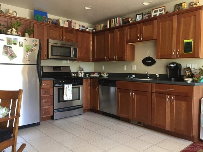 1033 Northeast Kayak Loop, Unit #2 in Bend, OR - Building Photo - Building Photo
