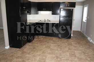 243 Tracy Rd in New Whiteland, IN - Foto de edificio - Building Photo