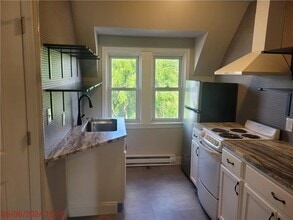 125 S Church St, Unit 2 in Nazareth, PA - Building Photo - Building Photo