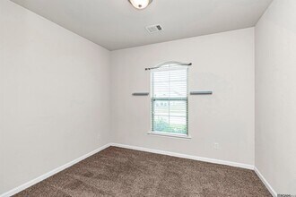 7636 W Pelican Lks Ave in Baton Rouge, LA - Building Photo - Building Photo