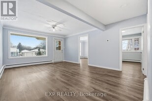 104 South Street E in Aylmer, ON - Building Photo